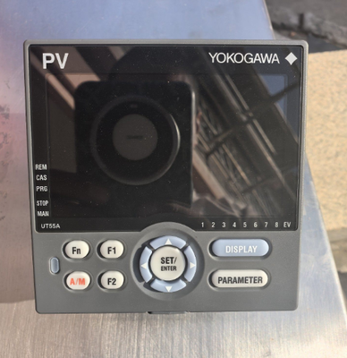 Brand new original temperature control regulator Yokogawa UT55A-010-10-00 in stock