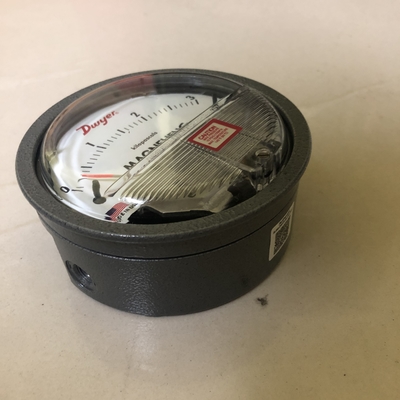 Dwyer 2000 Series Magnehelic Differential Pressure Gauge 0-3KPa From the United States