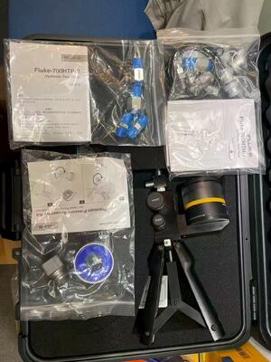 Fluke 700HTPK2 Hydraulic Test Pressure Kit with 10,000 psi 690 bar Range and Hard Case Protection