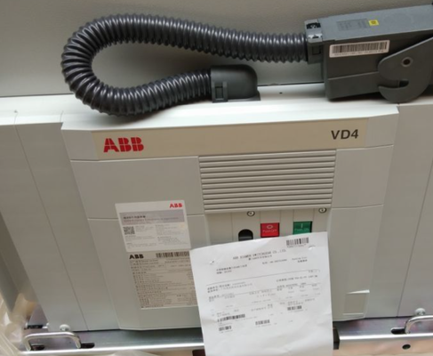 ABB VD4 Διακόπτης κενού μέσης τάσης με ονομαστικό ρεύμα 630 A, συχνότητα 50/60 Hz και βάρος 140 kg